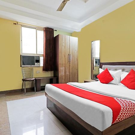 Capital O Royal Inn Near Laskar 괄리오르 외부 사진