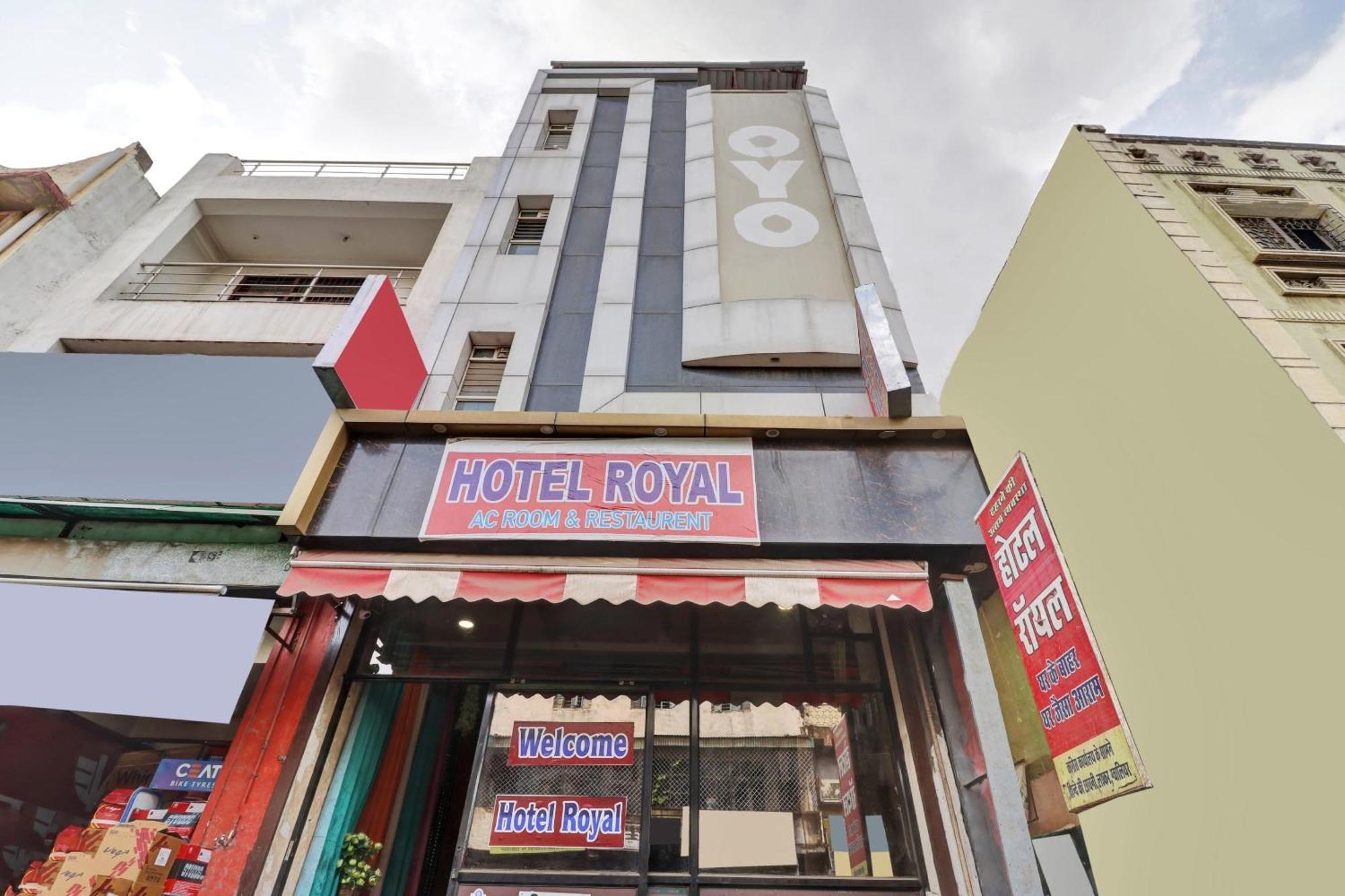 Capital O Royal Inn Near Laskar 괄리오르 외부 사진